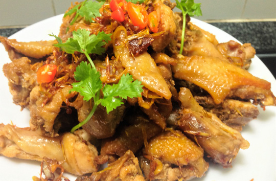Tuyệt chiêu làm gà xào sả ớt &#34;đánh bay&#34; nồi cơm nhà bạn - 5