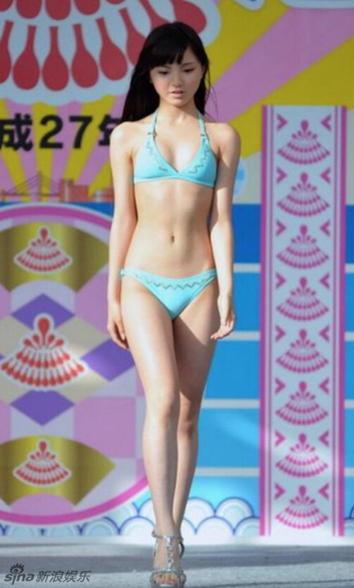 Mẫu teen Nhật Bản gây sốc với thân hình &#34;dậy thì sớm&#34; - 10