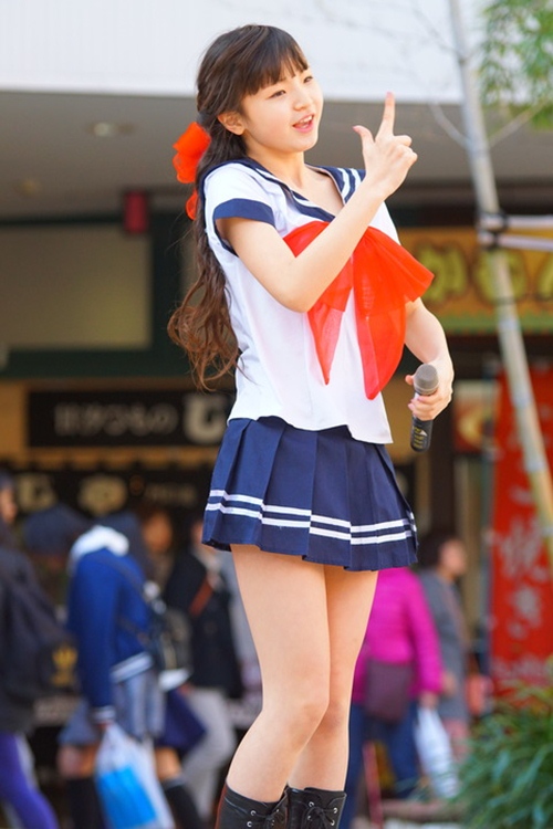 Mẫu teen Nhật Bản gây sốc với thân hình &#34;dậy thì sớm&#34; - 2