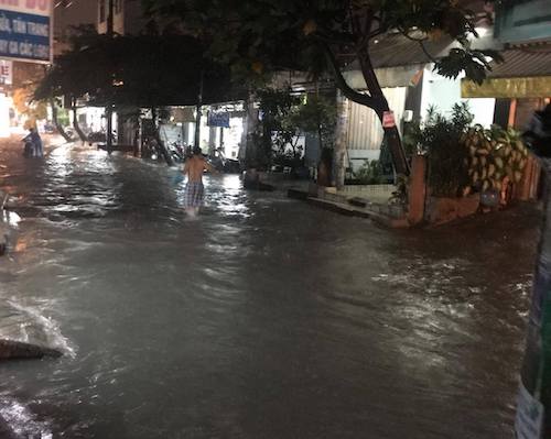 TP.HCM bất ngờ đón cơn mưa “khủng” ngày cuối tuần - 4