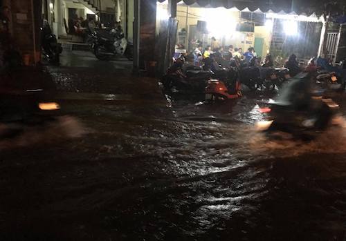 TP.HCM bất ngờ đón cơn mưa “khủng” ngày cuối tuần - 2