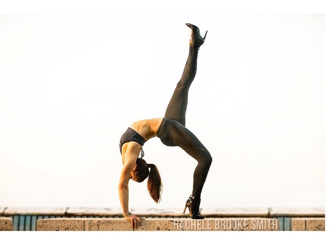 Chân dài cơ bắp tập yoga dẻo &#34;vô đối&#34; khiến fans choáng - 4