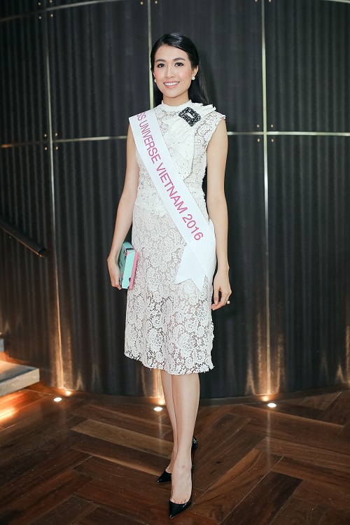Lệ Hằng catwalk lấn át 10 mỹ nữ quốc tế thi Miss Universe - 1