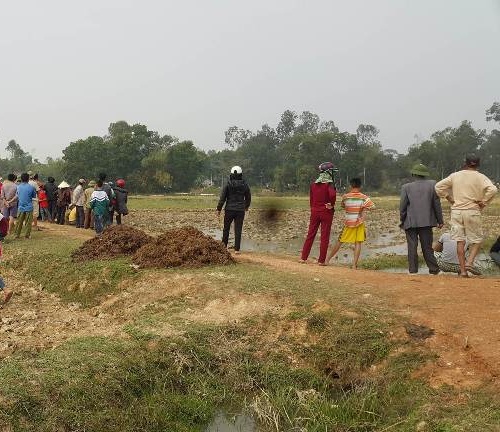 Kinh hãi phát hiện người đàn ông chết bất thường dưới mương Kinh hãi phát hiện người đàn ông chết bất thường dưới mương