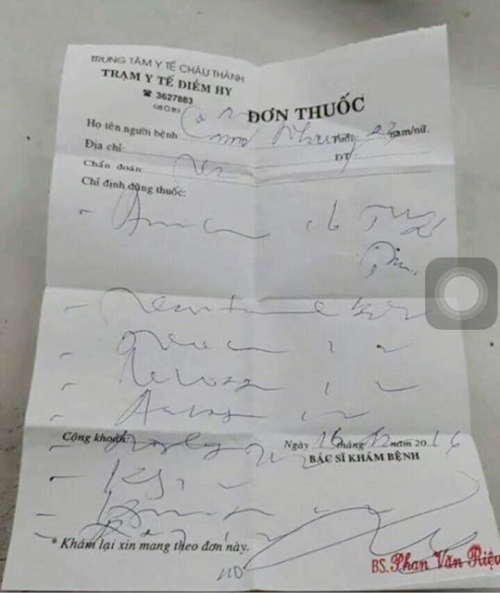 Đơn thuốc &#34;có một không hai&#34; với nét chữ kiểu con giun - 1
