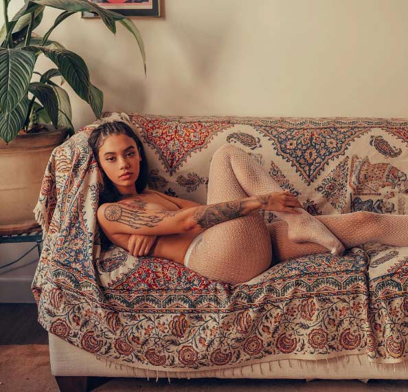 Người mẫu xăm trổ được ái mộ cuồng nhiệt vì quá gợi tình - 4