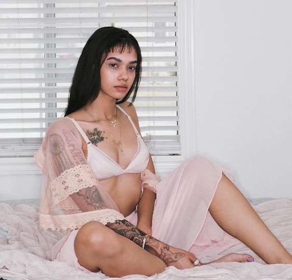 Người mẫu xăm trổ được ái mộ cuồng nhiệt vì quá gợi tình - 3