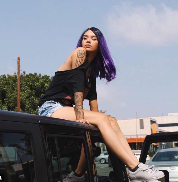 Người mẫu xăm trổ được ái mộ cuồng nhiệt vì quá gợi tình - 12