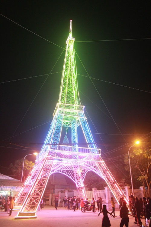 Dân dựng "tháp Eiffel" cao 34m độc nhất vô nhị đón Noel, dung thap eiffel, thap eiffel, thap, noel, don noel, tin tức việt nam, tin viet nam, tin trong ngày, tin tức 24h, tin tức, tin an ninh, tin tức trong ngày