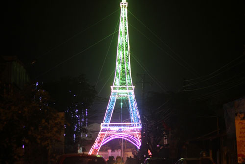 Dân dựng "tháp Eiffel" cao 34m độc nhất vô nhị đón Noel, dung thap eiffel, thap eiffel, thap, noel, don noel, tin tức việt nam, tin viet nam, tin trong ngày, tin tức 24h, tin tức, tin an ninh, tin tức trong ngày
