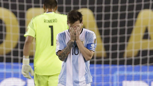 “Bi kịch” bóng đá 2016: Gọi tên MU và ĐT Argentina - 3