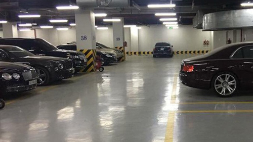 Hà Nội: Một hầm đỗ xe có tới 3 chiếc Bentley Hà Nội: Một hầm đỗ xe có tới 3 chiếc Bentley
