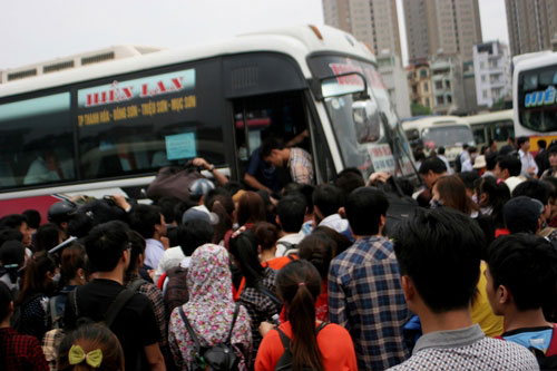Vé xe khách dịp Tết Nguyên đán: Hành khách lo phụ thu đội giá gấp đôi - 2