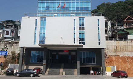 Yêu cầu đình chỉ công tác phó phòng ngủ trong giờ làm việc Yêu cầu đình chỉ công tác phó phòng ngủ trong giờ làm việc