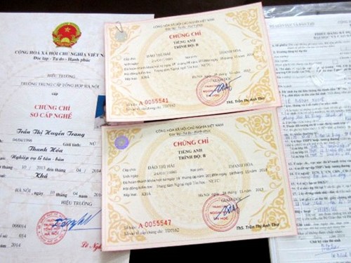 Không bắt buộc giáo viên chuyển ngạch phải có chứng chỉ ngoại ngữ, tin học - 1