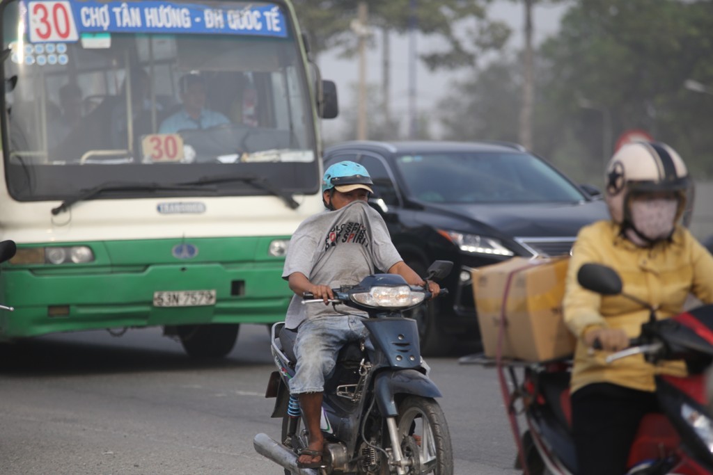 Gần Tết, "bão" bụi tấn công cửa ngõ phía đông Sài Gòn - 6