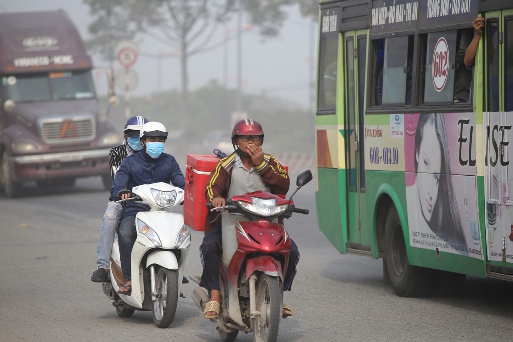 Gần Tết, "bão" bụi tấn công cửa ngõ phía đông Sài Gòn - 5