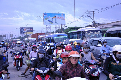 Người dân đổ về quê ăn Tết, Sài Gòn bất ngờ không kẹt xe - 2