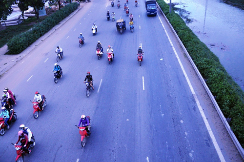 Người dân đổ về quê ăn Tết, Sài Gòn bất ngờ không kẹt xe - 4
