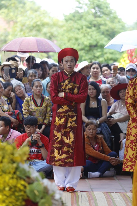 Hoài Linh cúng Tổ ở đền thờ 100 tỷ đồng - 7