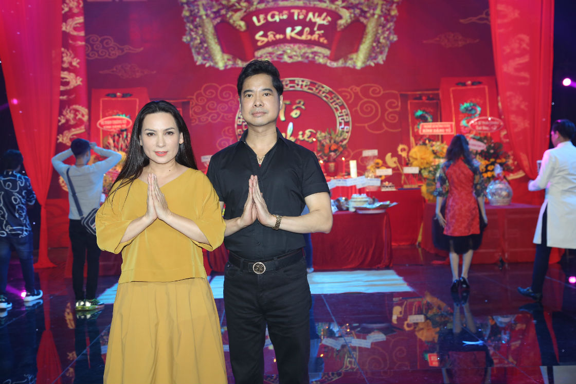 Hoa hậu Đỗ Mỹ Linh xin Tổ ban lộc ở cuộc thi Hoa hậu Thế giới - 9