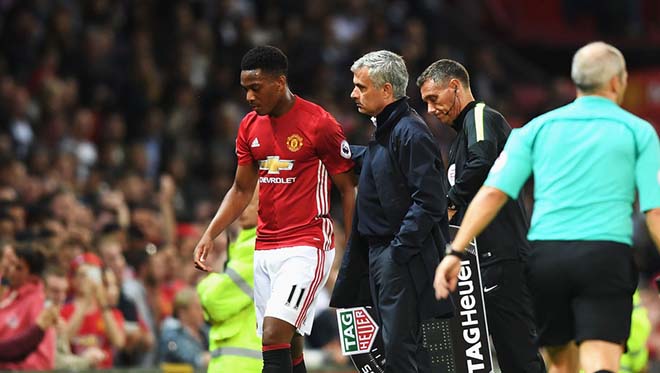 Mourinho tung chiêu né "virus FIFA": SAO MU giả đau không lên tuyển? Mourinho tung chiêu né "virus FIFA": SAO MU giả đau không lên tuyển?