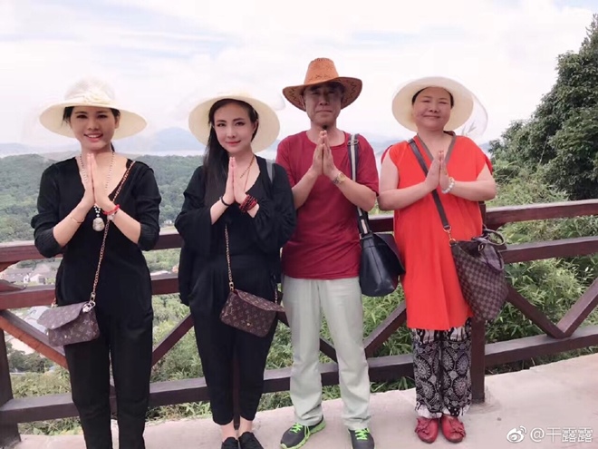 Mẹ Can Lộ Lộ dẫn đầu top những bà mẹ khiến con cái &#34;mất mặt&#34; - 3