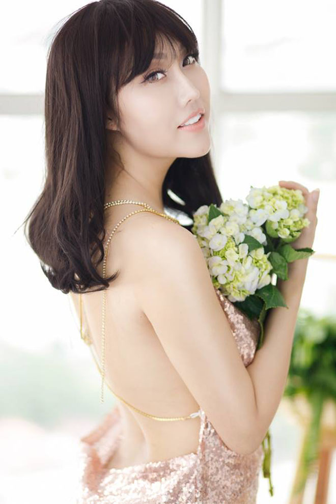 Phi Thanh Vân: Đắt show hơn sau khi nâng ngực, độn mông - 2