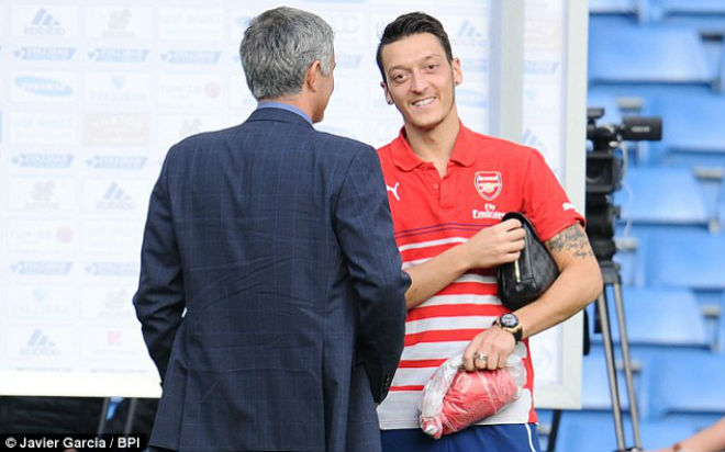 MU – Mourinho có Ozil miễn phí: Lukaku và Ibra “sướng” như Ronaldo MU – Mourinho có Ozil miễn phí: Lukaku và Ibra “sướng” như Ronaldo