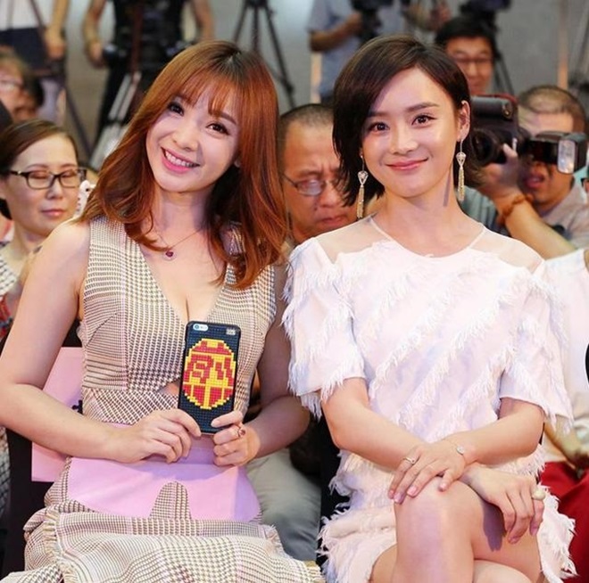 Thiên thần vòng 1 khiến các mỹ nữ showbiz &#34;xanh mặt&#34; khi dự sự kiện - 8