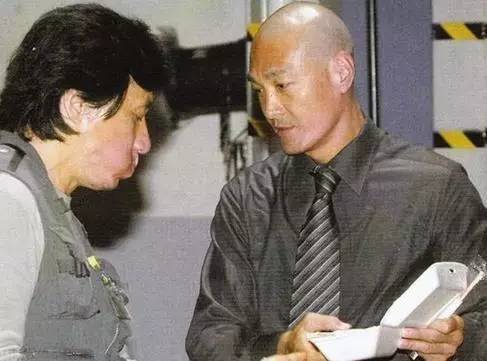 Thành Long phũ phàng sa thải vệ sĩ, trợ lý thân thiết gắn bó suốt 30 năm - 6