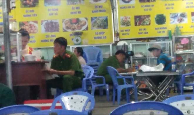 Vụ đầu bếp bị đâm tử vong trước quán nhậu: Hung thủ ra tay chớp nhoáng Vụ đầu bếp bị đâm tử vong trước quán nhậu: Hung thủ ra tay chớp nhoáng