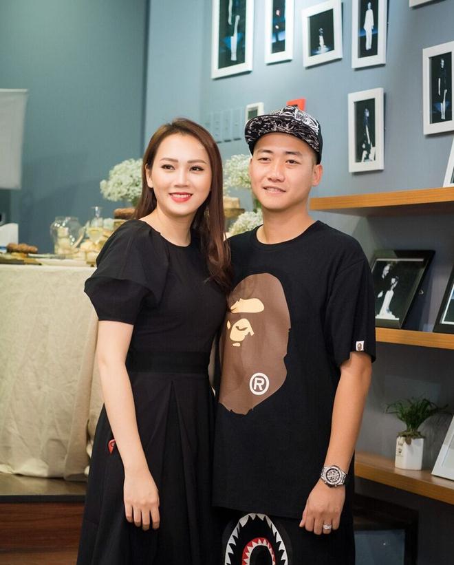 Siêu xe 16 tỷ hàng hiếm của vợ chồng Ngọc Thạch xôn xao cả con phố - 8