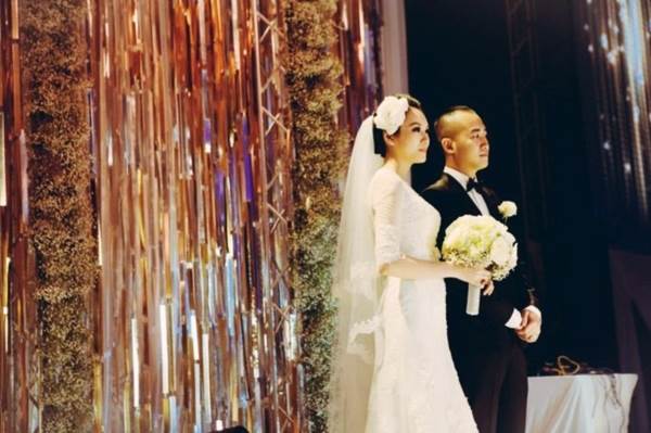 Hé lộ thân thế chồng đại gia đi xe 16 tỷ của siêu mẫu Ngọc Thạch - 1