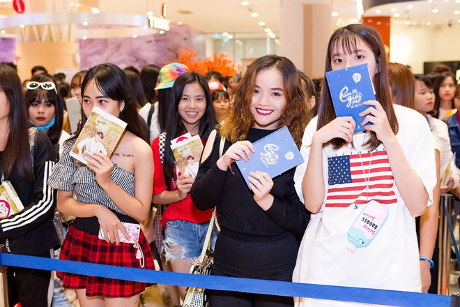 Hàng nghìn fan tranh nhau ôm Sơn Tùng M-TP - 2