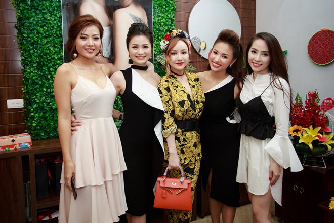 Thanh Hương &#34;Người phán xử&#34; xuất hiện sau loạt ảnh thân mật Việt Anh trong quán bar - 5