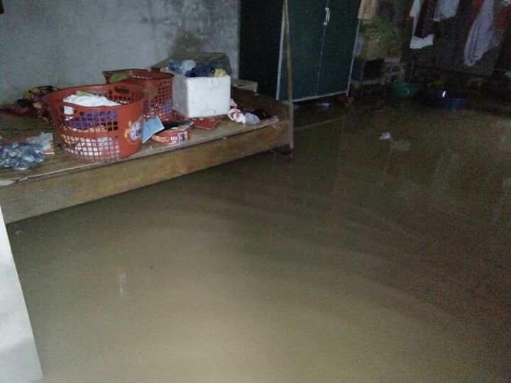 Cận cảnh vỡ đê ở Chương Mỹ, nhiều khu vực chìm trong biển nước Cận cảnh vỡ đê ở Chương Mỹ, nhiều khu vực chìm trong biển nước