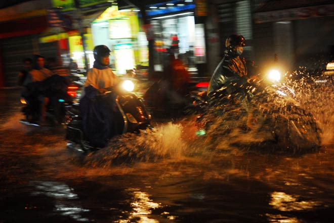 Việc di chuyển của người dân rất khó khăn