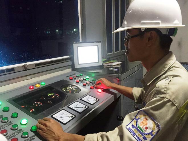 Sau 13 phút máy bơm đã hút sạch nước trong lòng cống