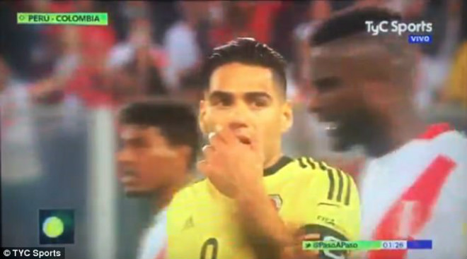 “Vết nhơ” World Cup: Falcao hẹn “bán độ”, bàn thắng ma loại ĐT Mỹ “Vết nhơ” World Cup: Falcao hẹn “bán độ”, bàn thắng ma loại ĐT Mỹ