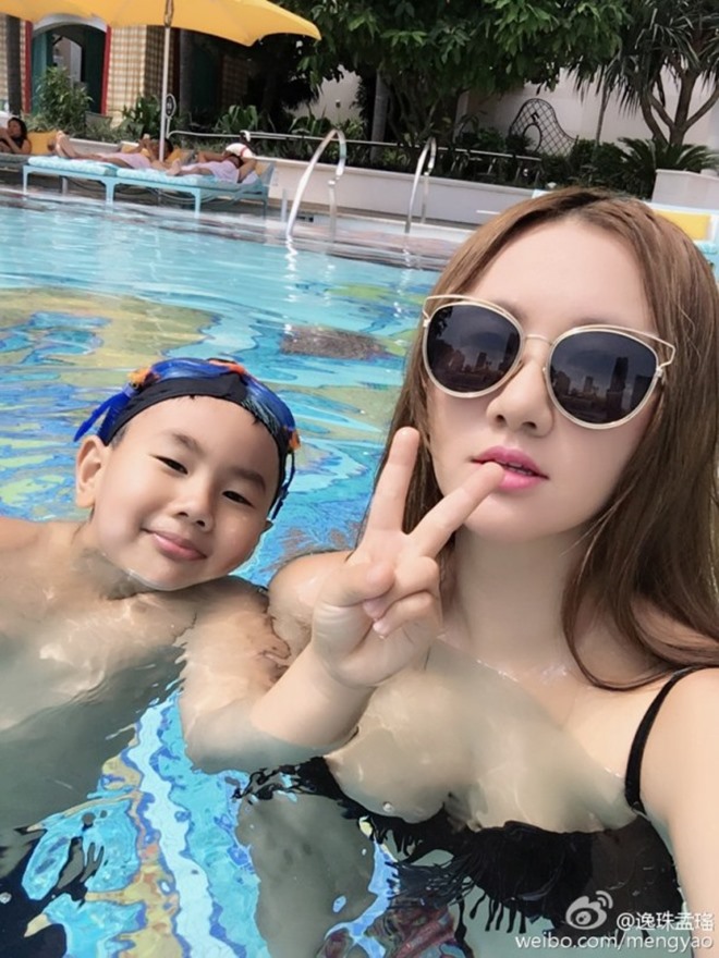 Cuộc sống xa hoa của mỹ nữ được ông trùm phim 18+ cưng nhất - 13