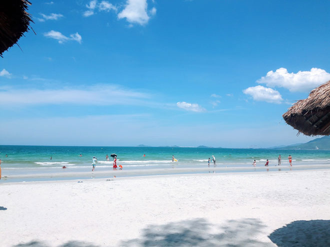 Ở Nha Trang có một bãi biển đẹp 