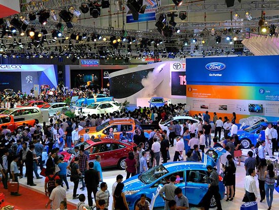 Nghịch lý thị trường ô tô Việt Nam: Giá giảm mạnh mà vẫn ế