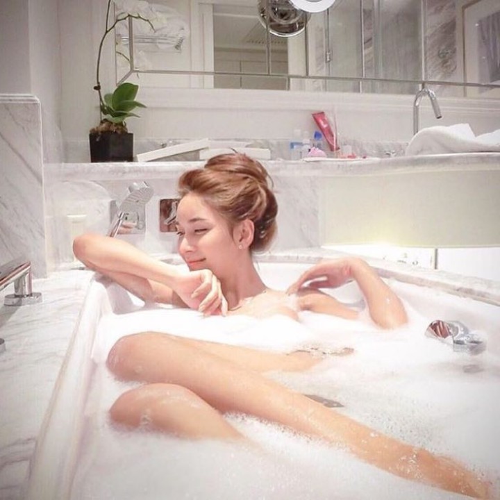 Anh em "sốc lên sốc xuống" khi biết rằng chân dài bốc lửa này từng là con trai - 3