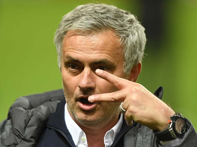 Mourinho cảnh báo: Không giải nghệ ở MU, "tăm tia" PSG Mourinho cảnh báo: Không giải nghệ ở MU, "tăm tia" PSG