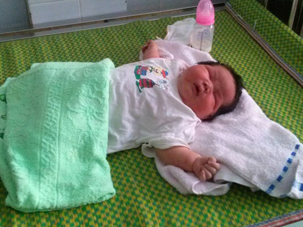 Kinh ngạc trước những em bé vừa chào đời đã có cân nặng “khủng” nhất Việt Nam - 4