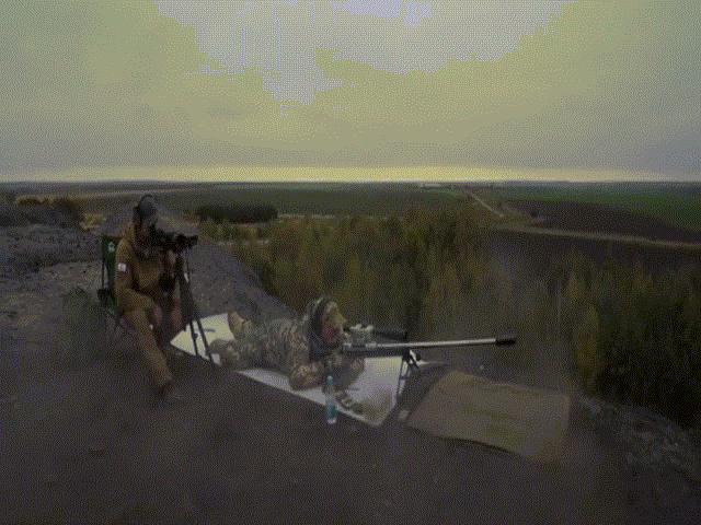 Phát bắn kinh hồn, trúng mục tiêu cách 4,2km của xạ thủ Nga