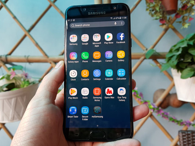 Đánh giá Samsung Galaxy J7+: Thân hình nhỏ, "bảo bối" lớn Đánh giá Samsung Galaxy J7+: Thân hình nhỏ, "bảo bối" lớn