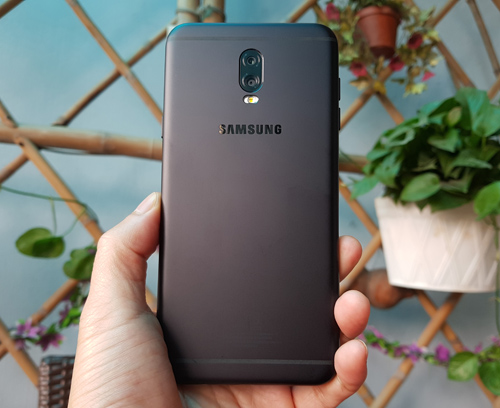 Đánh giá Samsung Galaxy J7+: Thân hình nhỏ, "bảo bối" lớn - 1