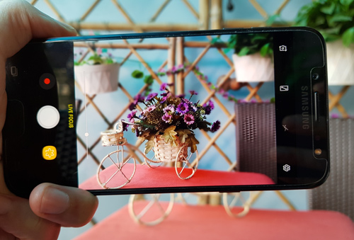 Đánh giá Samsung Galaxy J7+: Thân hình nhỏ, "bảo bối" lớn - 7